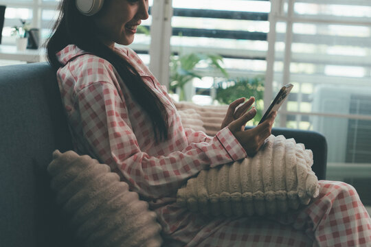 Woman enjoying life at home, promoting healthy eating, wellness, and a balanced lifestyle. Concept of natural nutrition, mindfulness, and modern healthy living.