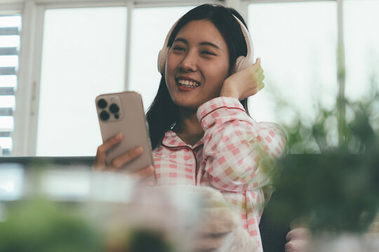 Woman enjoying life at home, promoting healthy eating, wellness, and a balanced lifestyle. Concept of natural nutrition, mindfulness, and modern healthy living.