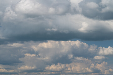 Obraz premium Dramatic layered storm clouds filling a wide summer sky