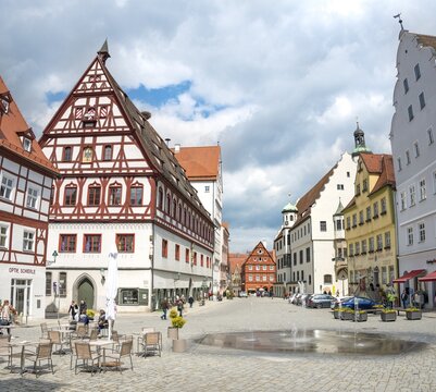 Old town, half-timbered houses and square with fountain, N&ouml;rdlingen, Swabia, Bavaria, Germany