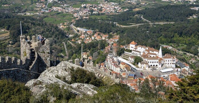 Castle wall of the Castelo dos Mouros castle complex, rear National Palace from above, Pal&aacute;cio Nacional de Sintra, cultural landscape Sintra, Sintra, Portugal