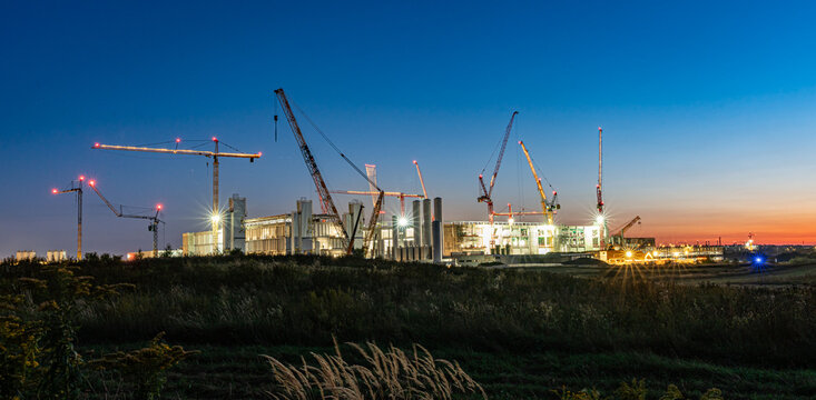 Gro&szlig;baustelle der neuen Fabrikhallen