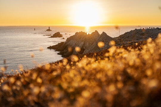 atardecer en la costa de la breta&ntilde;a francesa