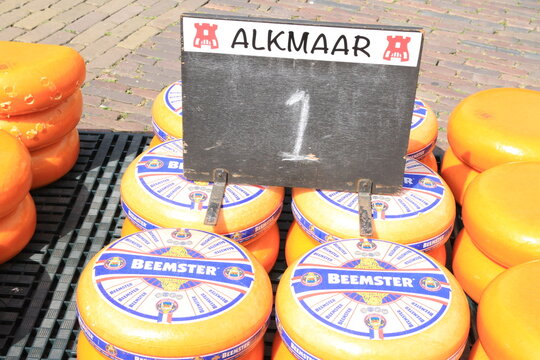 Quesos holandeses en el mercado de Alkmaar, Pa&iacute;ses Bajos