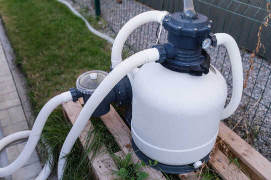 sand filter with a pump for pool water cleaning and circulation