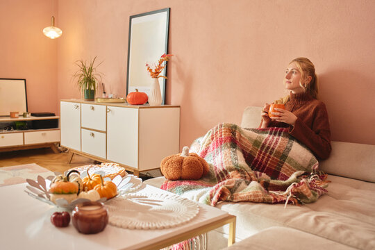 Cozy autumn relaxation in a stylish living room.