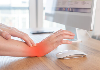 Fototapeta premium wrist ache red