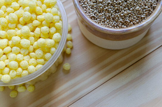 Quinoa cruda y quinoa inflada en comparaci&oacute;n