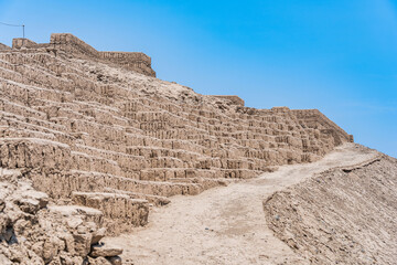 Obraz premium The complex, terraced adobe brick construction of the ancient Huaca Pucllana pyramid in the Miraflores district of Lima