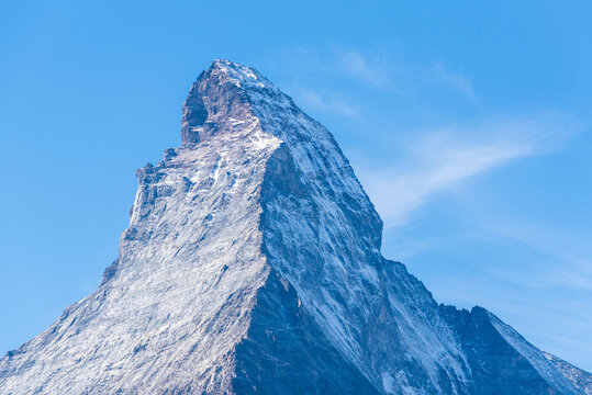 Europ&auml;ische Natur Pyramide Matterhorn Berg mit Gipfel bei strahlendem Sonnenschein im Sp&auml;tsommer