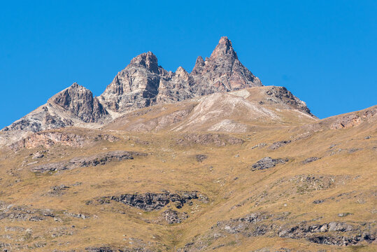 Berggipfelkette im hochalpinen Gebirge der Alpen Zermatt und Matterhorn Schweiz