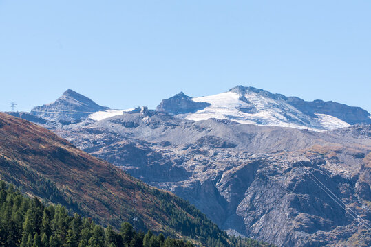 Bergkette mit ewigem Eis und Gletscher entlang des Matterhorn in Zermatt Schweiz