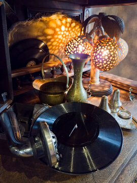Antique Gramophone Vintage Brass Lamp Retro Vinyl Record Decor Nostalgia Old Rustic Collectible