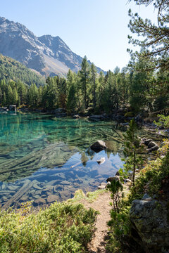 Turquoise waters of Lagh da Saoseo in the Engadin Alps surrounded by autumn nature, creating a peaceful, almost surreal scenery symbolizing mindfulness, clarity, letting go and inner calm.