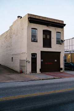Freestanding Solo Rowhouse