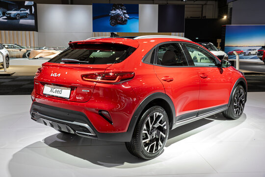Kia XCeed PHEV compact plug-in hybrid crossover car