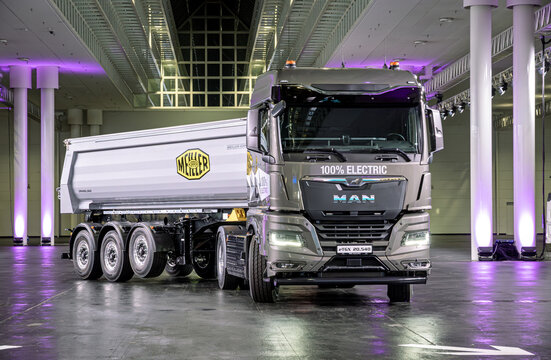 MAN eTGX 20.540 with Meiller-Kipper fully electric heavy-duty commercial construction combination. 