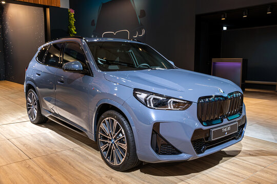 BMW iX1 car