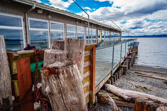 Redondo Glass Reflection 3