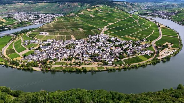 Ausflug, Aussicht, Aussichtspunkt, Deutschland, Drohnenaufnahme, Erholung, Europa, Ferienregion, Fluss, Flusskurve, Flusslandschaft, Flussschleife, Gr&uuml;n, Idylle, Kulturlandschaft, Landschaft, Luftaufn
