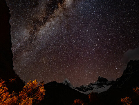 Milky way over mountains at Laguna Paron