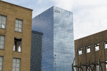 Obraz premium current corporate office headquarters of LCBO (100 Queens Quay E)--viewed between historic location of Liquor Control Board of Ontario space at 55 Lake Shore Blvd E, Toronto