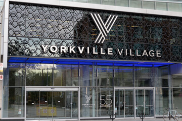 Fototapeta premium exterior building facade and sign of Yorkville Village, an upscale shopping centre in Toronto’s Bloor–Yorkville neighbourhood, located at 55 Avenue Rd