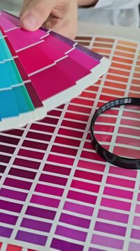 Color matching process with paint samples and color palette