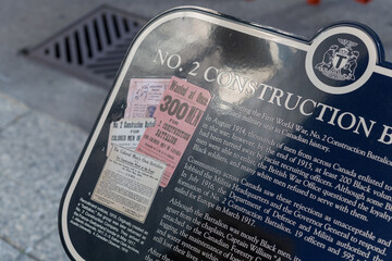 Obraz premium detail of a plaque near 200 King St W at University regarding No. 2 Construction Battalion, Canadian Expeditionary Force, also known as the Black Battalion, Toronto