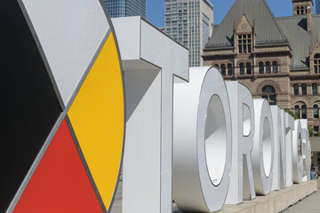 Obraz premium close-up of 3d Toronto Sign at Nathan Phillips Square, City Hall, located at 100 Queen St W - late summer