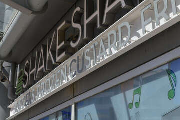 Obraz premium exterior building facade and sign of Shake Shack, a hamburger restaurant, located here at 10 Dundas St E, level 1, inside The Tenor, Toronto