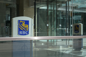 Obraz premium through-window-view of RBC Royal Bank branch at 130 Adelaide St W inside Richmond Adelaide Centre (northeast corner of York St), Toronto