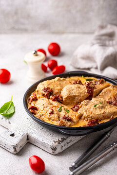 Marry me chicken in creamy sauce with sun-dried tomato. Viral recipe