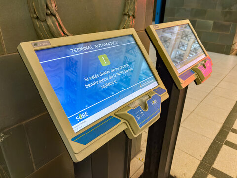 Touchscreen display of automatic SUBE terminal for public transport