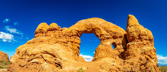 Turret Arch window opens to clear blue Utah skies © PhotoSpirit