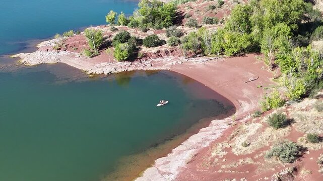 sortie en paddle sur le lac du Salagou dans l'H&eacute;rault