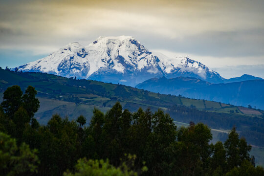 volcan cayambe ecuador en la cordillera de los andes
