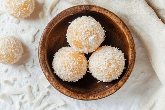 Cocadas colombianas, traditional coconut candy clusters