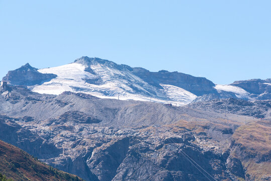Gornergrat Gletscher mit ewigem Eis dem Klimawandel ausgesetzt an Matterhorn S&uuml;dwestflanke in Zermatt Schweiz