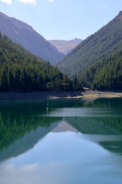Lago alpino in nord Italia