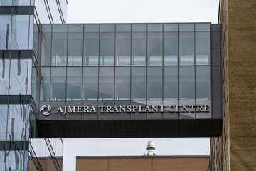 Obraz premium Toronto, Ontario, Canada - September 16, 2026: The signage on the building for Ajmera Transplant Centre located at the Toronto General Hospital in Toronto, Canada. Ajmera Transplant Centre is the larg
