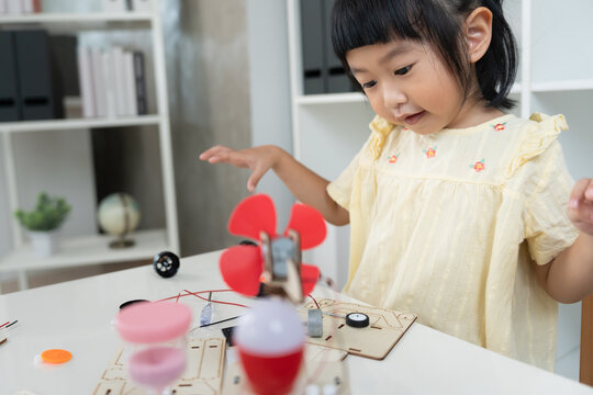 Electronic Activity Kit, STEM science toy,  child learn electrical processes through hand on experience without screen time, emotional intelligence, intellectual intelligence, executive function.