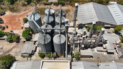 Industrial grain storage silos and processing facility seen from an elevated aerial perspective © Salsabila Ariadina