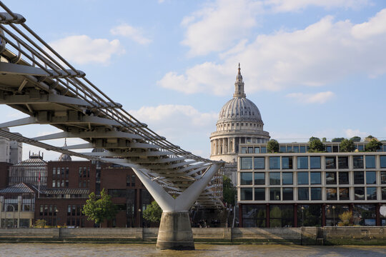 Millennium Bridge leading toward St Paul&rsquo;s Cathedral