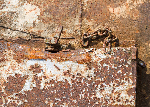 rusty old rusty metal chain