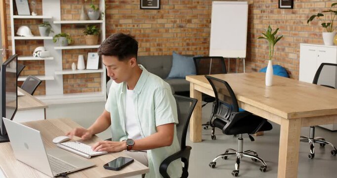 Lifestyle videos indoor of people doing activities at office, working in modern office, man using de