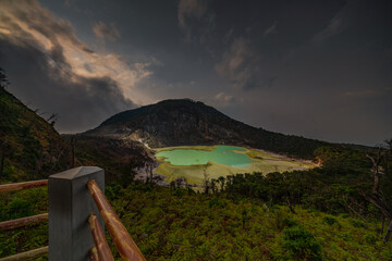 White Crater Kawah Putih © Steven Tessy