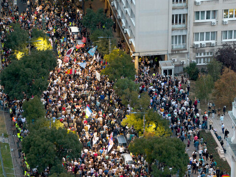 Aerial view of crowds during student electoral list submission