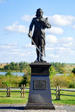 Kosava, Belarus. Sep 24, 2025. Heroic bronze figure of Tadeusz Kosciuszko in classic pose with his sword and hat, standing tall as landmark monument near memorial Museum-Estate of Tadeush Kostyushko