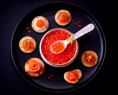 oeufs de saumon et toasts